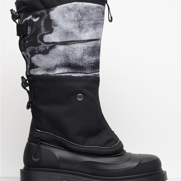 Dr. Martens 1460 SUB BOOT BLACK AND WHITE SIZE MEN 11 - Picture 1 of 2